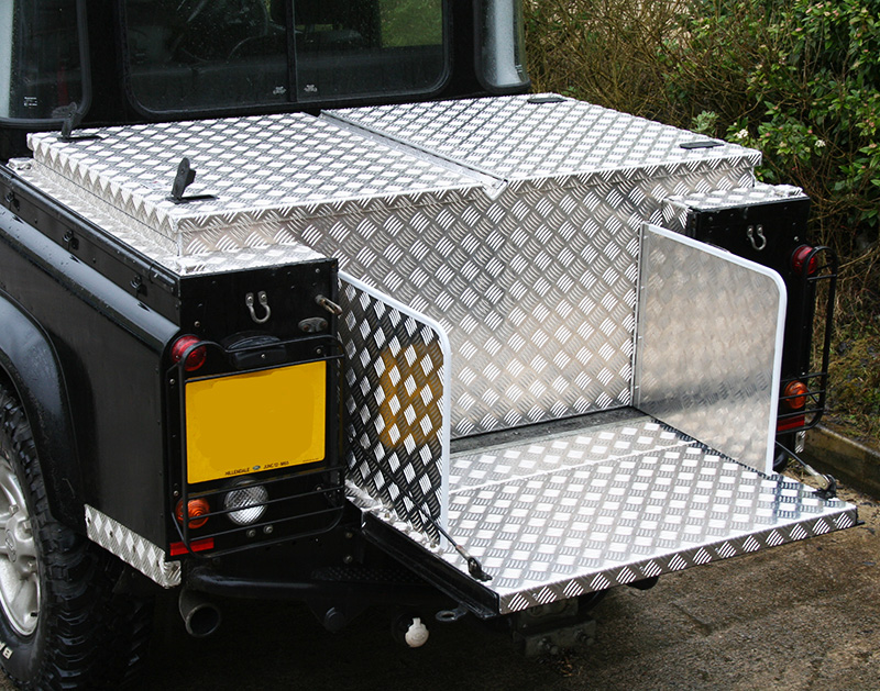 land-rover-aluminium-storage-box-with-gull-wing-lid-tool-boxes